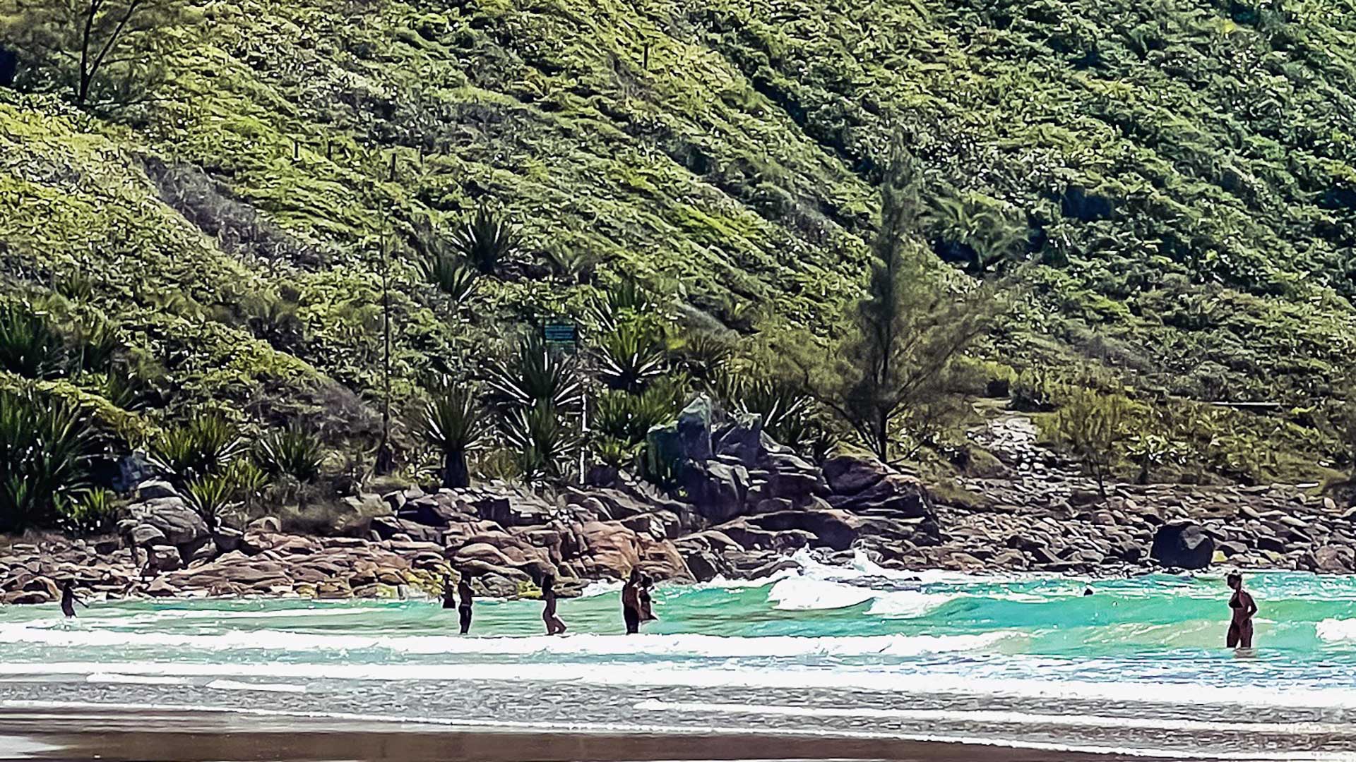 Paisagem da Praia do Rosa durante a baixa temporada