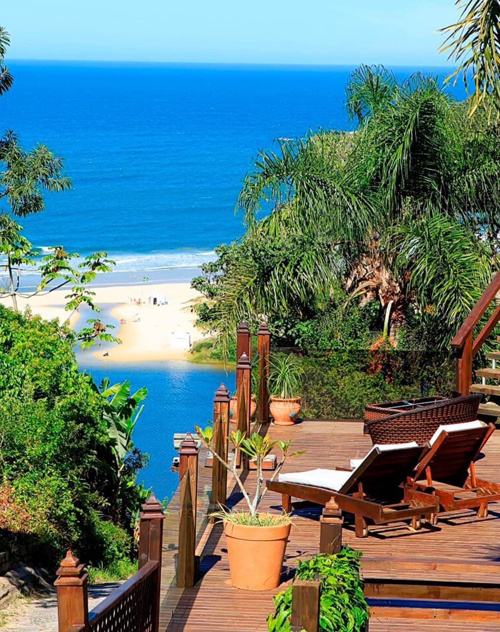 Vista da Praia do Rosa a partir da Pousada Descanso do Rei